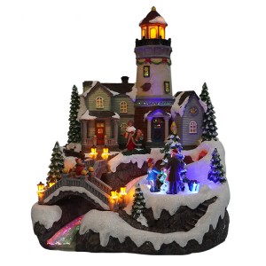 Nieuw ontwerp noel seizoensdecor Led muzikaal polyresin glasvezel roterende kerstboomscène Kerstdorp met klokkentoren