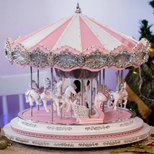 Deluxe Christmas Gift Bluetooth ශ්‍රව්‍ය විනෝද උද්‍යානය Led Pink Carousel Music Box සජීවිකරණ ගෘහස්ථ නත්තල් සැරසිලි