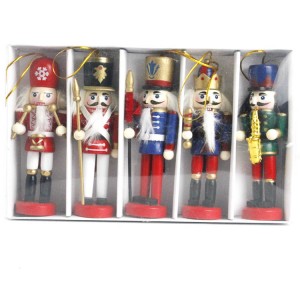 Pakyawan nga Pasko sa sulod ug mga hanger sa sakyanan, Kahoy nga nutcracker ornament craft