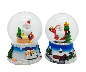 Sababaraha tokoh agama adat snowman sareng santa claus snow globe