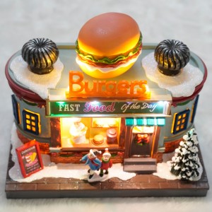 Burger 7″ LED miaraka amin'ny bugers mihodina, tanàna krismasy, trano gingerbread, mozika hira 8 miaraka amin'ny tariby USB