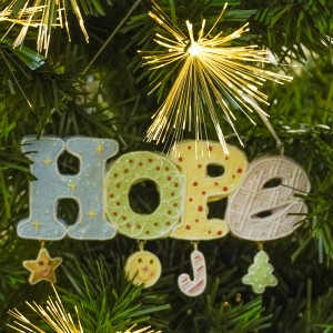 Christbaumschmuck „Hoffnung“-Buchstabe, Lebkuchenornament, Kunstharz, handbemalt, Kunsthandwerk, Buchstabenanhänger, Weihnachtsdekoration zum Aufhängen